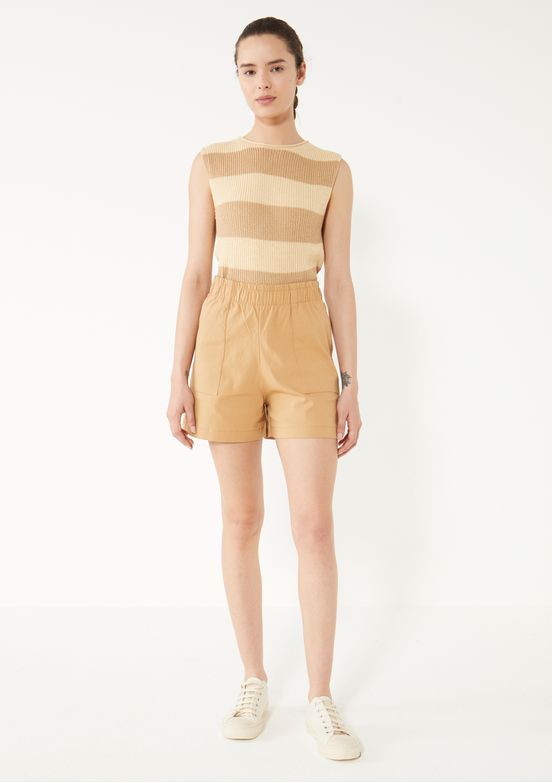 SHORT-CON-ELASTICO