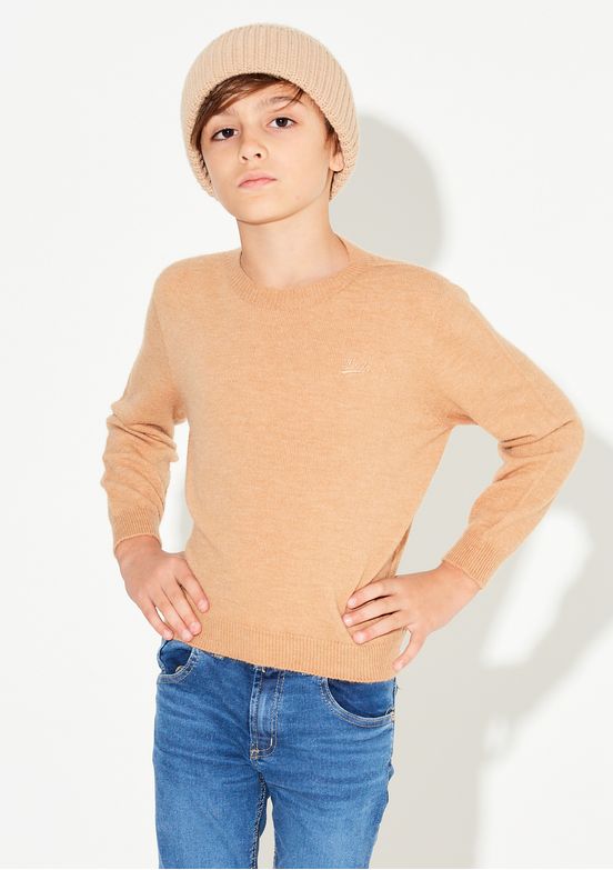 SWEATER-BASICO-BORDADO
